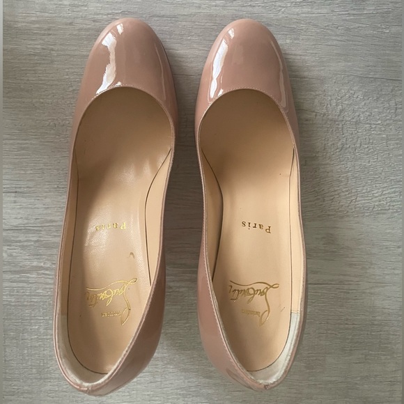 Authentic Christian Louboutin Lady Gena round toe pump in nude patent le… - Picture 12 of 12